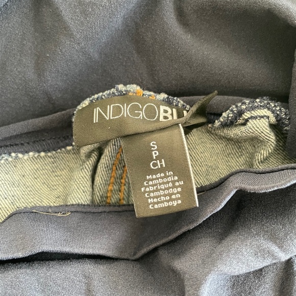 Maternity denim shorts size small - Picture 3 of 3